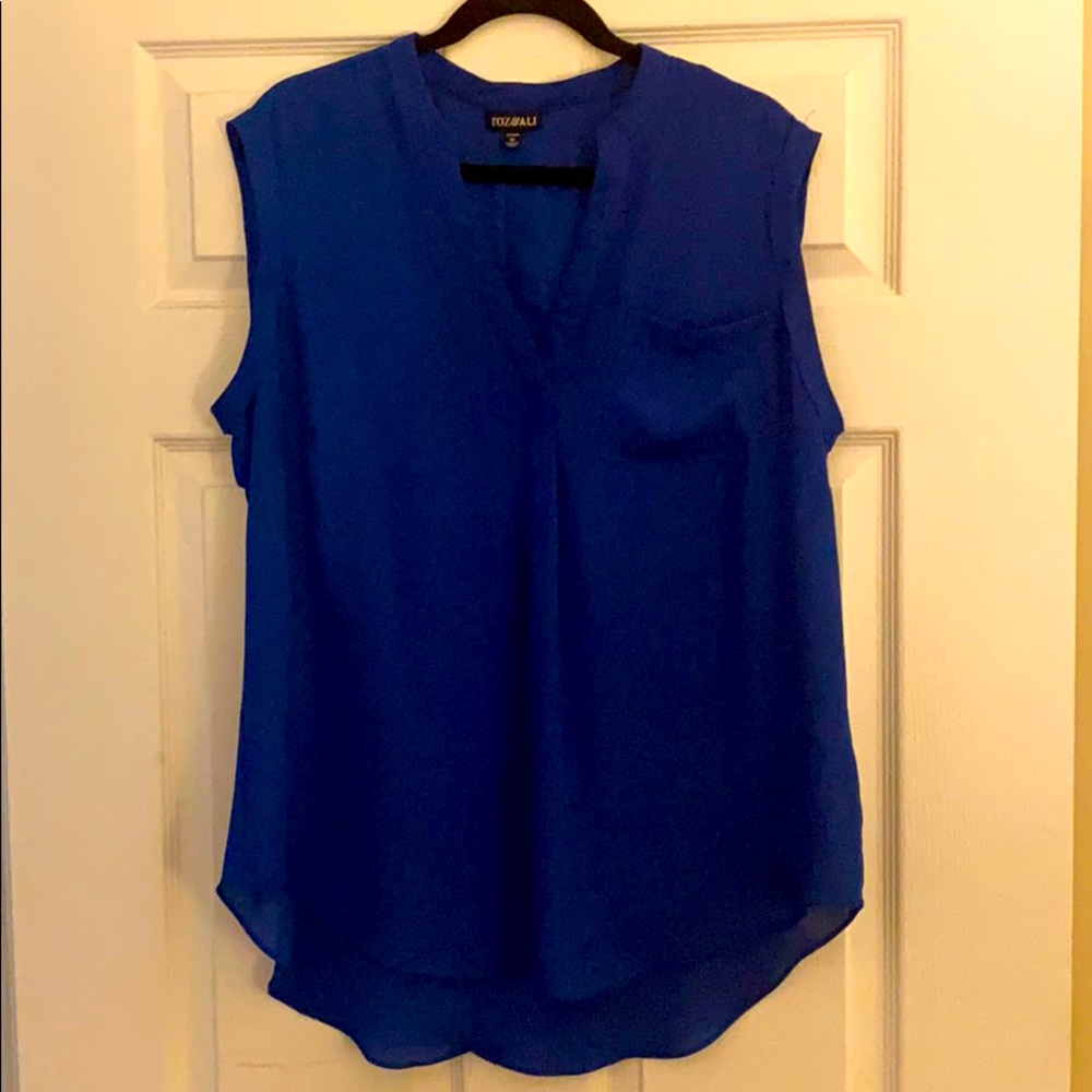Roz & Ali blouse with gold buttons down back